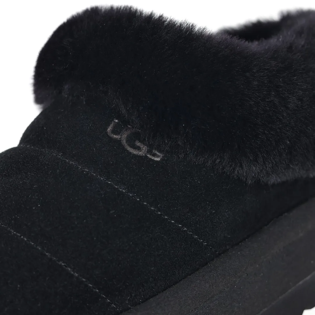 Pick up locally💰660 Core recommendation Good price Cashmere insoles are a very suitable choice for keeping warm in winter and at home. In the new year, uug launched a series of styles, which are partially geared towards the preferences of young consumers and have also moved to the forefront of fashion trends. Shoe body material Water-repellent coated suede upper 17mm UGGPURE™ implanted wool insole Lightweight non-slip comfortable rubber outsole With brand LOGO Trademark Comes with a full set of packaging Size: 35 36 37 38 39 40